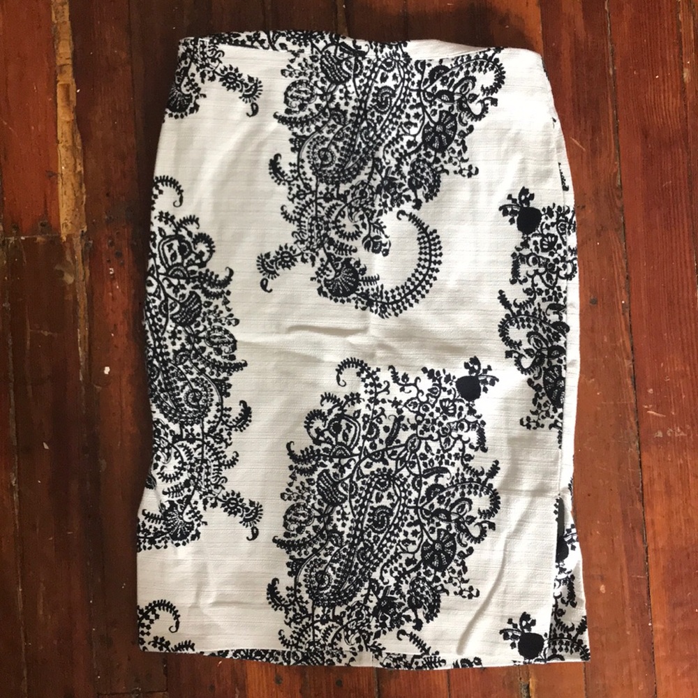 NWT Paisley print pencil skirt from Loft Outlet size 2